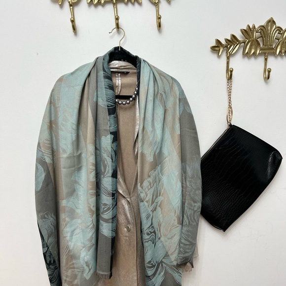 Silver & blue scarf/shawl - Picture 3 of 8